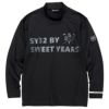 SY32 by SWEET YEARS　メンズ ロゴプリント ストレッチ 長袖 モックネックシャツ 11305-3　2022年モデル ブラック（001）