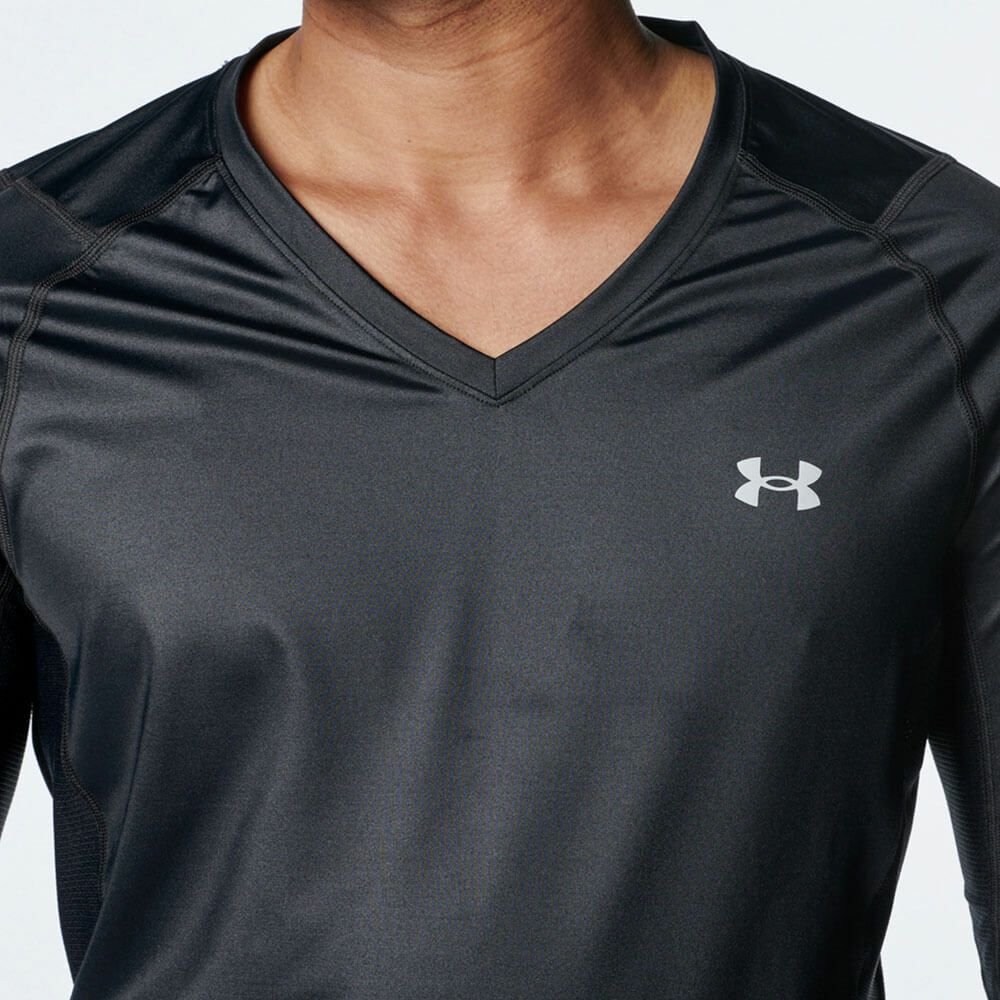 アンダーアーマー UNDER ARMOUR　メンズ UAアイソチル フィッティド 長袖 Vネック インナーシャツ 1384824 001 ブラック　2025年モデル 詳細4