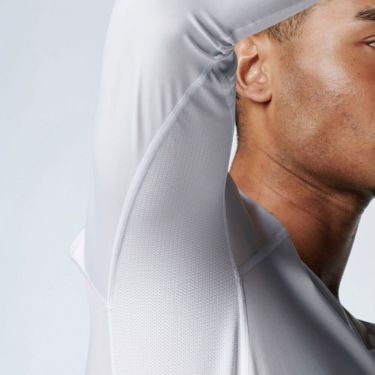 アンダーアーマー UNDER ARMOUR　メンズ UAアイソチル フィッティド 長袖 Vネック インナーシャツ 1384824 100 ホワイト　2025年モデル 詳細4