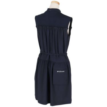 アルチビオ archivio　レディース ロゴワッペン レイヤード風 ノースリーブ ギャザーワンピース A451412　2025年モデル ネイビー 詳細1