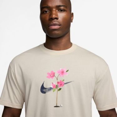 ナイキ NIKE　メンズ バックプリント ドロップショルダー 半袖 Tシャツ HJ3477 104 ライトオールウッドブラウン　2025年モデル 詳細3