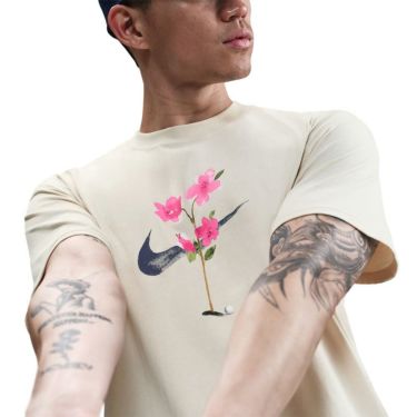 ナイキ NIKE　メンズ バックプリント ドロップショルダー 半袖 Tシャツ HJ3477 104 ライトオールウッドブラウン　2025年モデル 詳細4