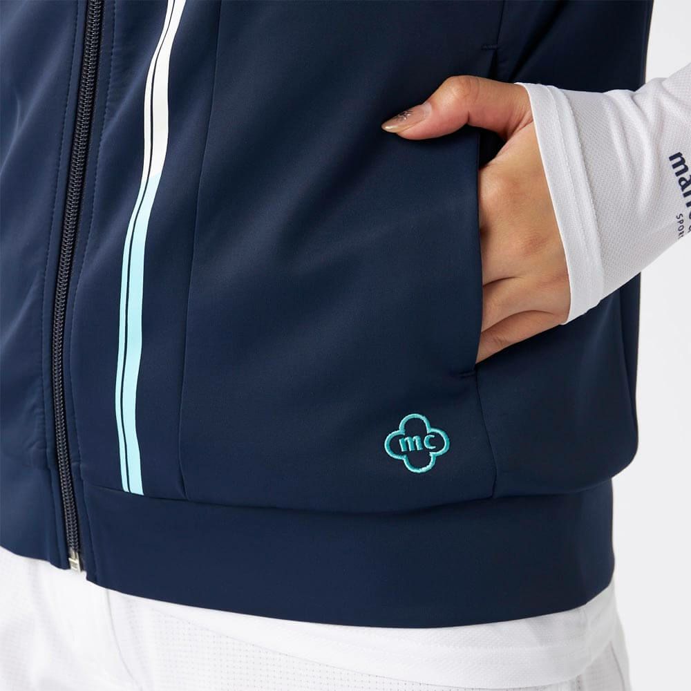 マリクレール marie claire　レディース 接触冷感 ロゴプリント フード付き フルジップ ベスト 715-250 ネイビー　2025年モデル 詳細4