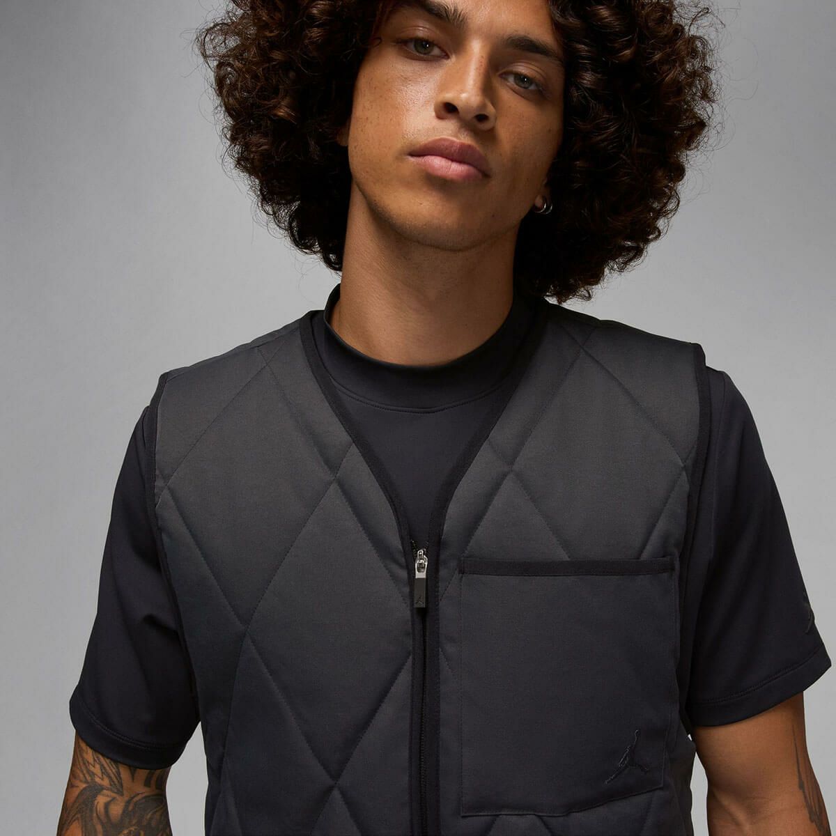 JORDAN ジョーダン　メンズ Therma-FIT ゴルフ ベスト HQ8679 010 ブラック/ダークシャドウ　2025年モデル 詳細1