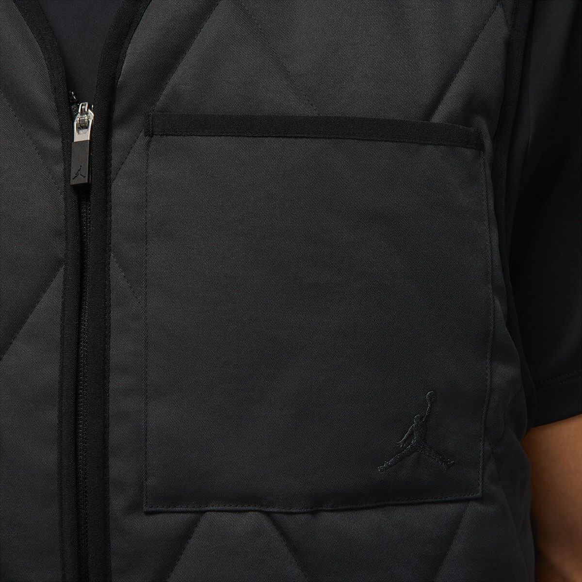 JORDAN ジョーダン　メンズ Therma-FIT ゴルフ ベスト HQ8679 010 ブラック/ダークシャドウ　2025年モデル 詳細5