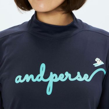 アンパスィ and per se　レディース ストレッチ ロゴプリント 長袖 モックネック シャツ AFF9225W2　2025年モデル 画像2(ALT)