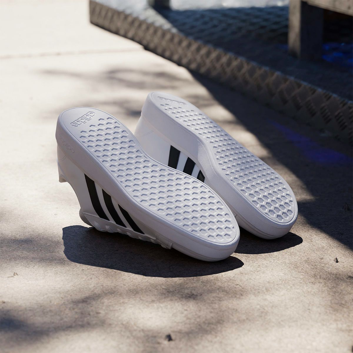 アディダス adidas　ジュニア カジュアル シューズＫＩＤＳ グランドコート ライフスタイル テニス レースアップ / GrandCourt Lifestyle Tennis Lace-Up フットウェアホワイト/マットシルバー/マットシルバー GW6506  詳細10