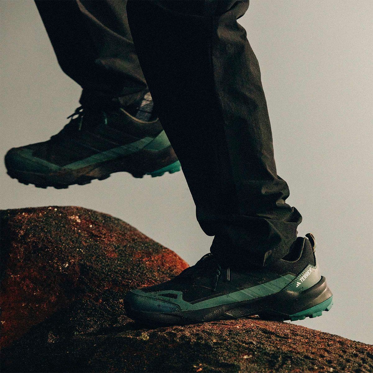 アディダス adidas　メンズ アウトドア ランニングシューズ Terrex スカイチェイサー AX5 GORE-TEX ハイキング / Terrex Skychaser AX5 GORE-TEX Hiking Shoes コアブラック/カーボン/ピュアティール JQ2209  詳細10
