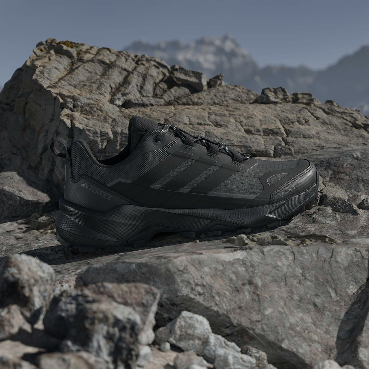 アディダス adidas　レディース アウトドア ランニングシューズウイメン・ Terrex スカイチェイサー AX5 GORE-TEX ハイキング / Terrex Skychaser AX5 GORE-TEX Hiking Shoes カーボン/コアブラック/セミフラッシュアクア JQ2222  詳細9