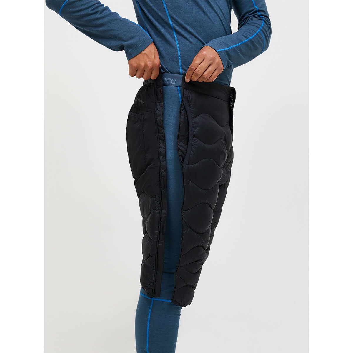 ピークパフォーマンス PEAK PERFORMANCE　スキーウェア インナー メンズヘリウムダウンショーツ M Helium Down Shorts G80453 2025-2026 BLACK  詳細5