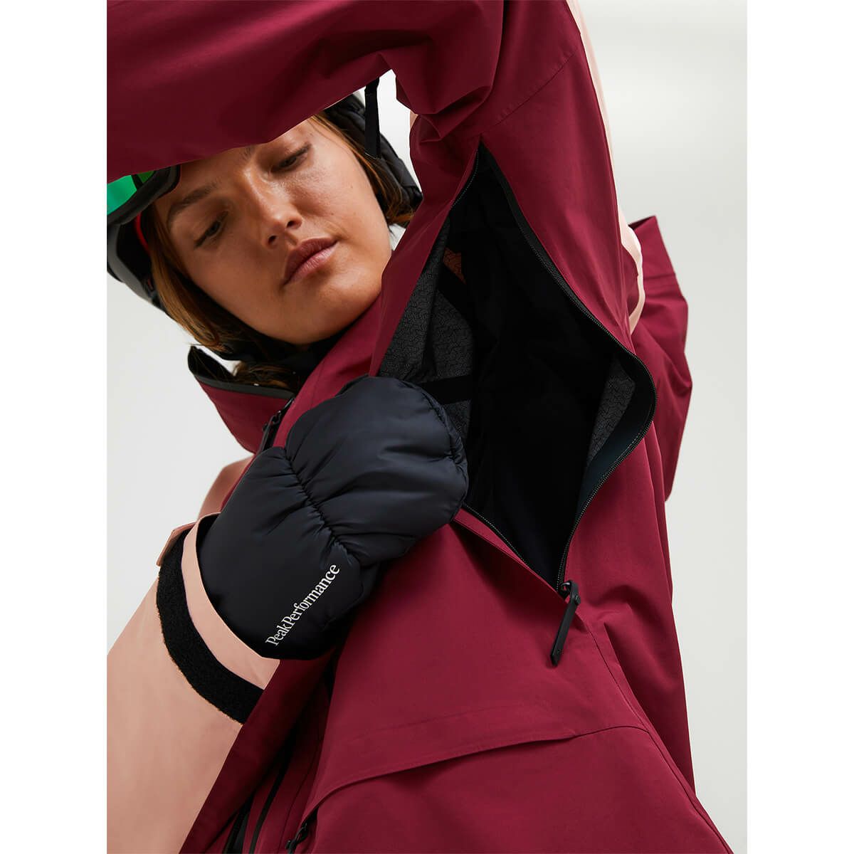 ピークパフォーマンス PEAK PERFORMANCE　スキーウェア ジャケット ウーマンズバーテック3レイヤージャケット W Vertec 3L Jacket G80568 2025-2026 詳細19