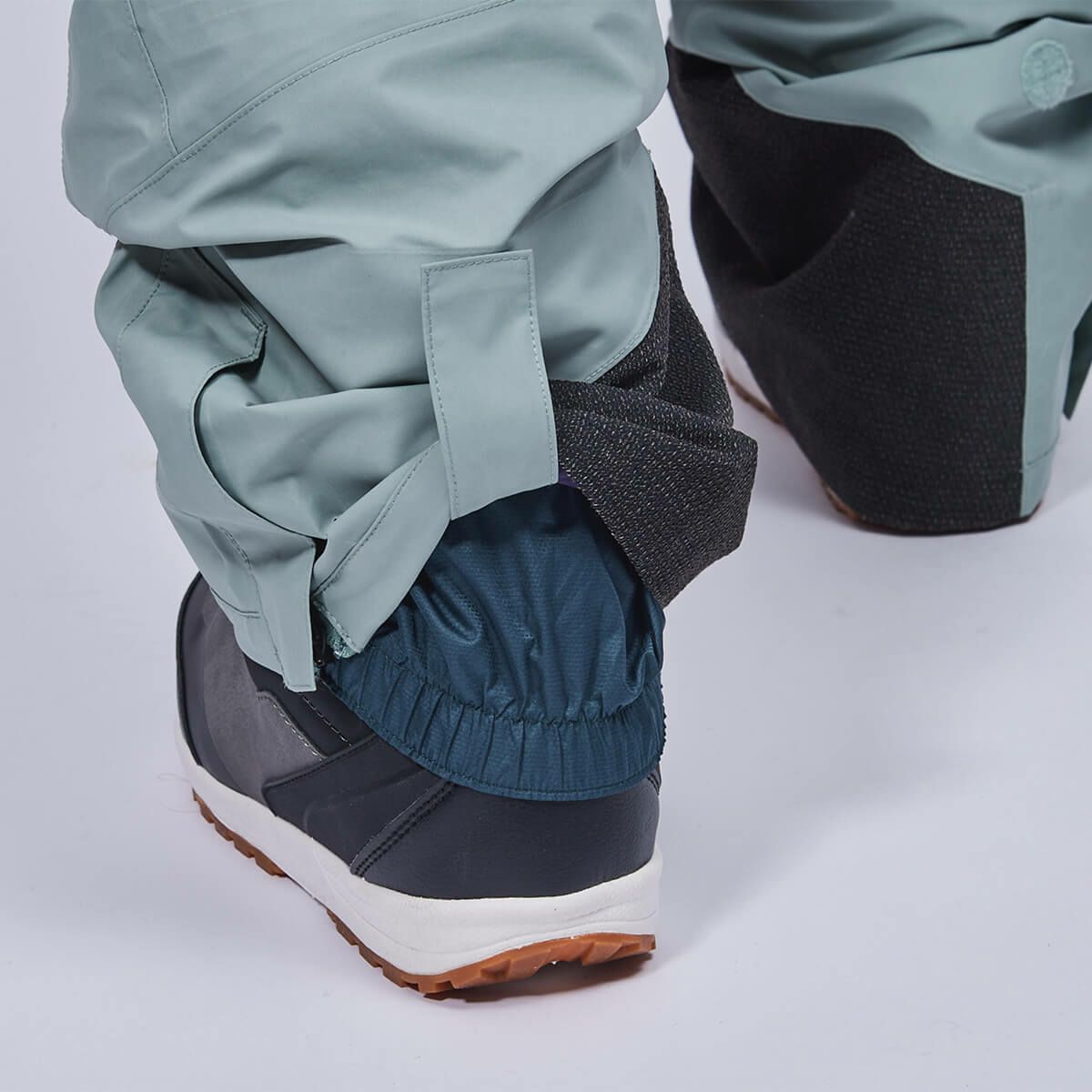 アールイーダブリュー rew　スノーボードウェア リアリティ ビブパンツ r REALITY BIB PANTS 24 GORE-TEX 3L RRP24 2025-2026 詳細5