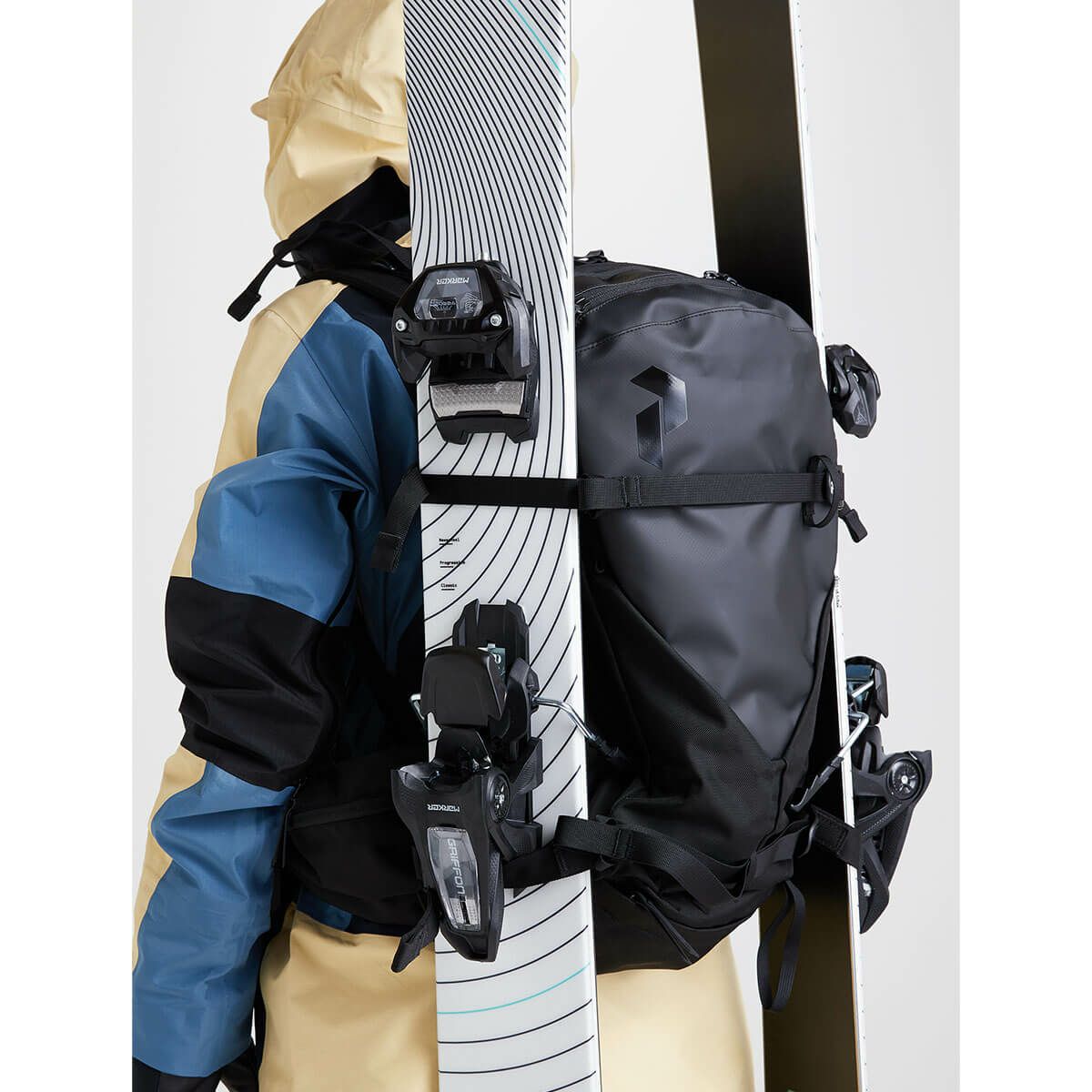 ピークパフォーマンス PEAK PERFORMANCE　バックパック Vertical Ski BackPack 28.5L G78102010 2024-2025 詳細3